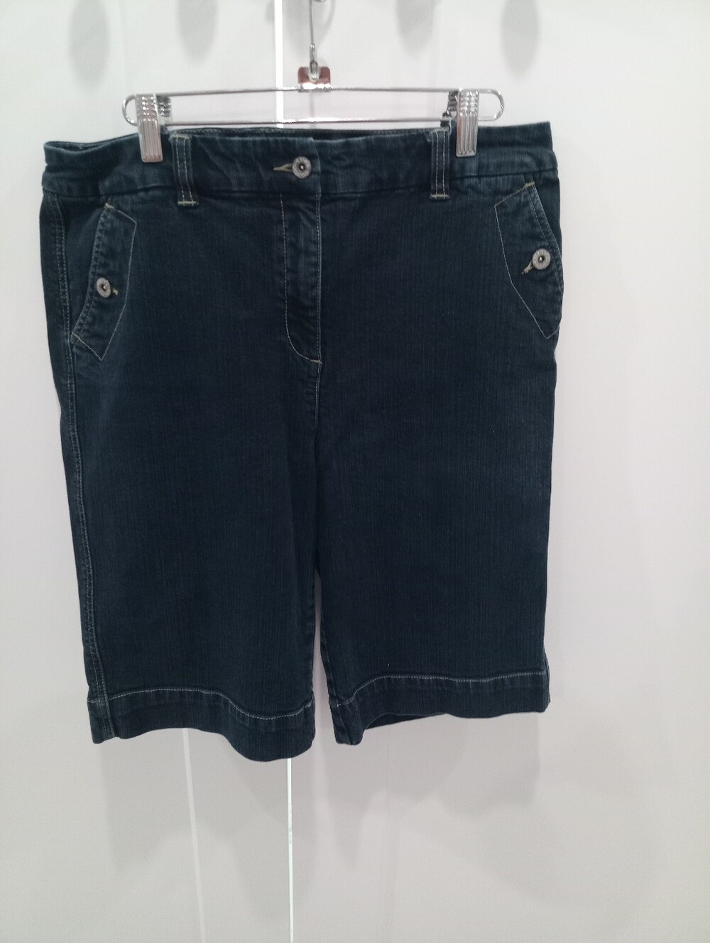 Chico's Platinum Dark-Wash Denim 4-Pocket Bermuda Walk Shorts NWOT Chico Size 2